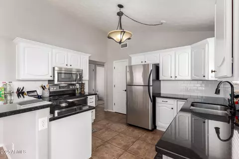 Kitchen - 3302 E Hiddenview Dr, Phoenix, AZ 85048 photo 2 of 4