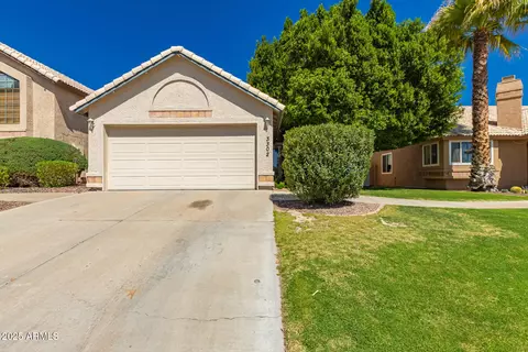 3302 E Hiddenview Dr, Phoenix, AZ 85048