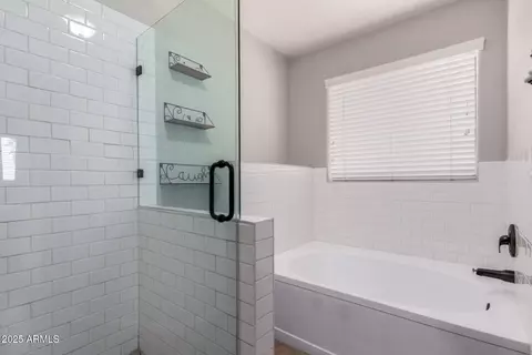 Bath - 3302 E Hiddenview Dr, Phoenix, AZ 85048 photo 5 of 7