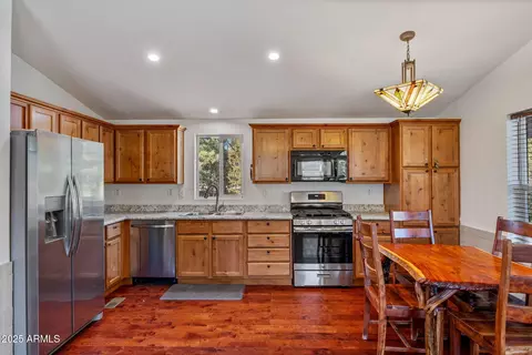 2137 Chevelon Rd, Overgaard, AZ 85933 photo 10