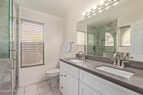 Bath - 2904 E Ludlow Dr, Phoenix, AZ 85032 photo 1 of 3