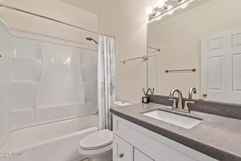 Bath - 2904 E Ludlow Dr, Phoenix, AZ 85032 photo 3 of 3