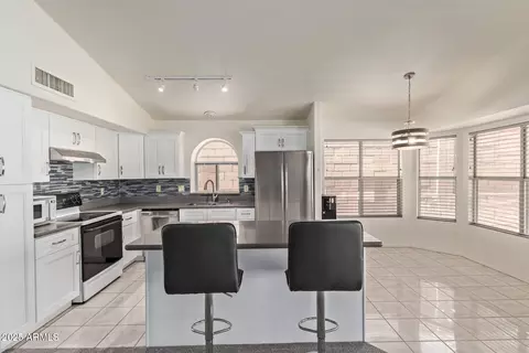 Kitchen - 2904 E Ludlow Dr, Phoenix, AZ 85032 photo 4 of 4