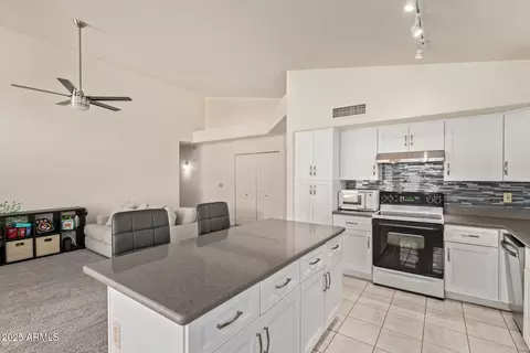 Kitchen - 2904 E Ludlow Dr, Phoenix, AZ 85032 photo 3 of 4