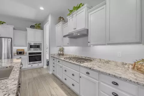 Kitchen - 9942 E Rotation Dr, Mesa, AZ 85212 photo 5 of 9