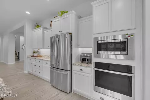 Kitchen - 9942 E Rotation Dr, Mesa, AZ 85212 photo 2 of 9