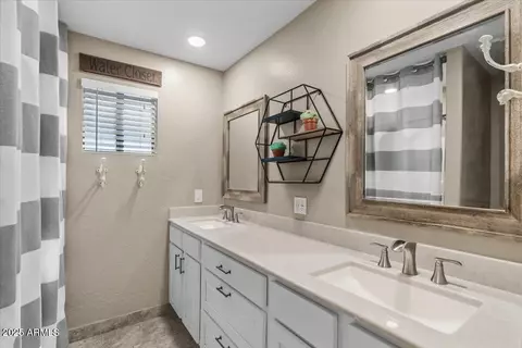 Bath - 421 E Terrace Ave, Gilbert, AZ 85234 photo 4 of 5