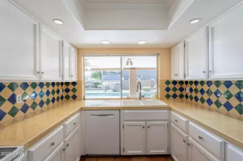 Kitchen - 2317 E Desert Cove Ave, Phoenix, AZ 85028 photo 5 of 5