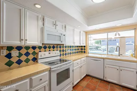 Kitchen - 2317 E Desert Cove Ave, Phoenix, AZ 85028 photo 1 of 5