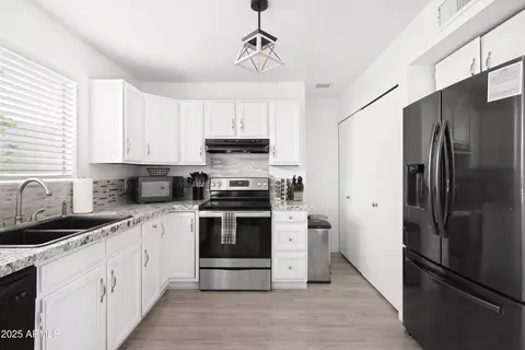 1102 E Wahalla Ln, Phoenix, AZ 85024 photo 9