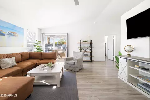 1102 E Wahalla Ln, Phoenix, AZ 85024 photo 3