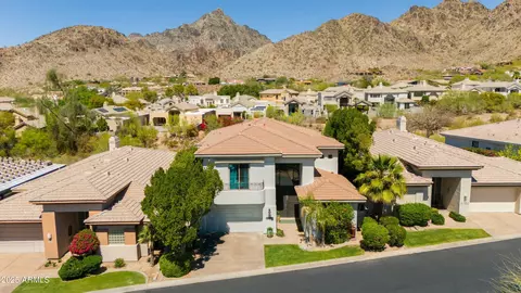 3042 E Squaw Peak Cir, Phoenix, AZ 85016 photo 2