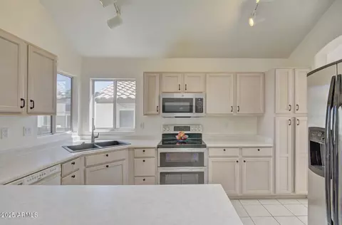 2806 E Pontiac Dr, Phoenix, AZ 85050 photo 7