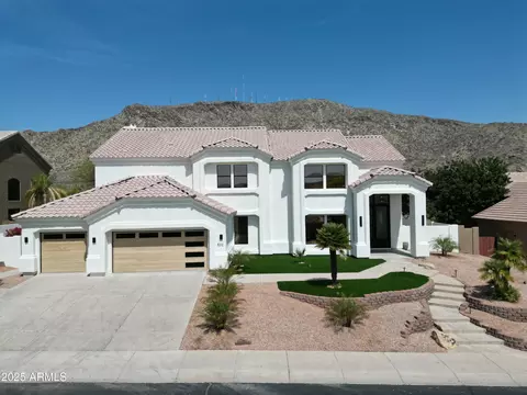 Exterior - 832 E Desert Flower Ln E, Phoenix, AZ 85048 photo 9 of 11