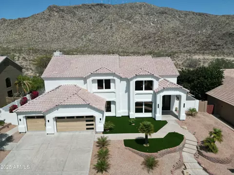 Exterior - 832 E Desert Flower Ln E, Phoenix, AZ 85048 photo 1 of 11