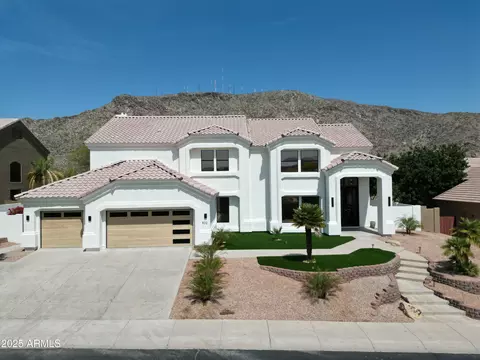 Exterior - 832 E Desert Flower Ln E, Phoenix, AZ 85048 photo 2 of 11