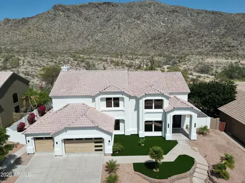 Exterior - 832 E Desert Flower Ln E, Phoenix, AZ 85048 photo 3 of 11