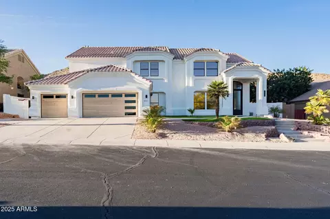 Exterior - 832 E Desert Flower Ln E, Phoenix, AZ 85048 photo 5 of 11