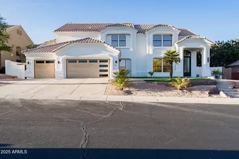 Exterior - 832 E Desert Flower Ln E, Phoenix, AZ 85048 photo 6 of 11