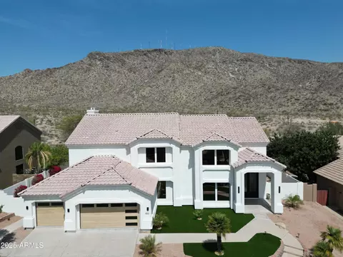 Exterior - 832 E Desert Flower Ln E, Phoenix, AZ 85048 photo 4 of 11