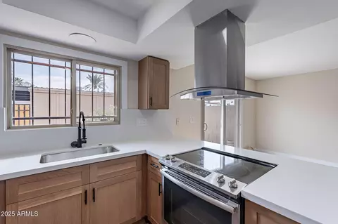 Kitchen - 2944 E Clarendon Ave, Phoenix, AZ 85016 photo 3 of 4