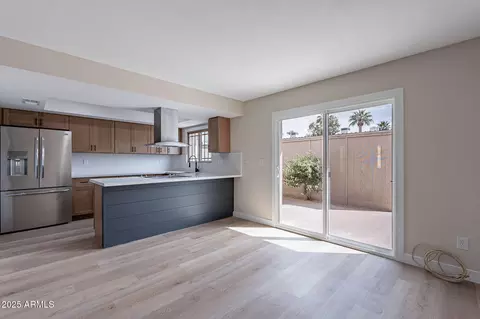 Kitchen - 2944 E Clarendon Ave, Phoenix, AZ 85016 photo 4 of 4