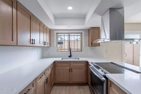 Kitchen - 2944 E Clarendon Ave, Phoenix, AZ 85016 photo 2 of 4