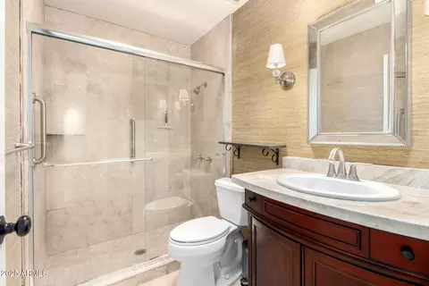 Bath - 715 W Puget Ave, Phoenix, AZ 85021 photo 1 of 7