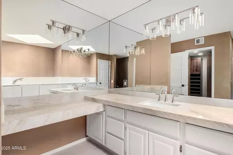 Bath - 715 W Puget Ave, Phoenix, AZ 85021 photo 4 of 7