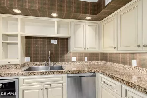 Kitchen - 715 W Puget Ave, Phoenix, AZ 85021 photo 3 of 4