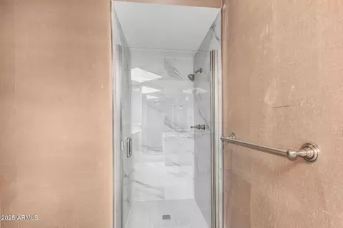 Bath - 715 W Puget Ave, Phoenix, AZ 85021 photo 2 of 7