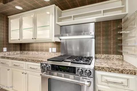 Kitchen - 715 W Puget Ave, Phoenix, AZ 85021 photo 4 of 4