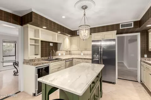 Kitchen - 715 W Puget Ave, Phoenix, AZ 85021 photo 2 of 4