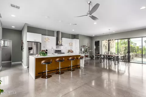 Kitchen - 6840 N 13th Pl, Phoenix, AZ 85014 photo 1 of 4