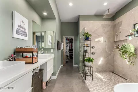 Bath - 6840 N 13th Pl, Phoenix, AZ 85014 photo 3 of 4
