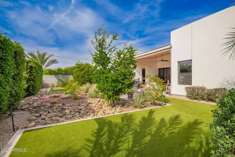 Exterior - 6840 N 13th Pl, Phoenix, AZ 85014 photo 9 of 10