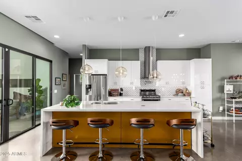 Kitchen - 6840 N 13th Pl, Phoenix, AZ 85014 photo 2 of 4