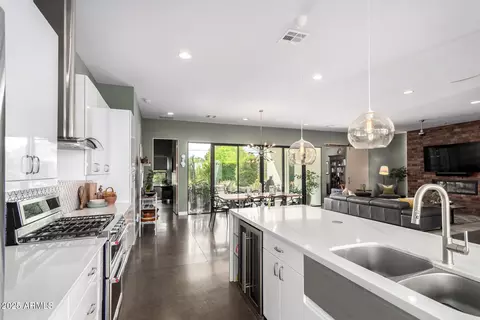 Kitchen - 6840 N 13th Pl, Phoenix, AZ 85014 photo 4 of 4