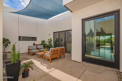 Exterior - 6840 N 13th Pl, Phoenix, AZ 85014 photo 6 of 10