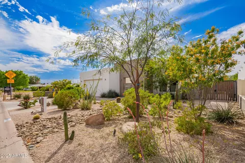 Exterior - 6840 N 13th Pl, Phoenix, AZ 85014 photo 2 of 10