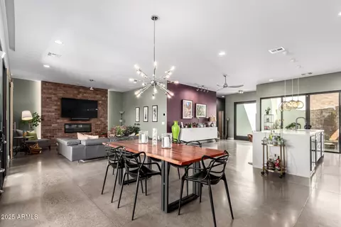 Dining - 6840 N 13th Pl, Phoenix, AZ 85014 photo 1 of 1