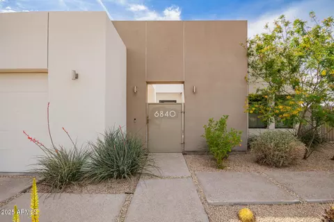 Exterior - 6840 N 13th Pl, Phoenix, AZ 85014 photo 3 of 10