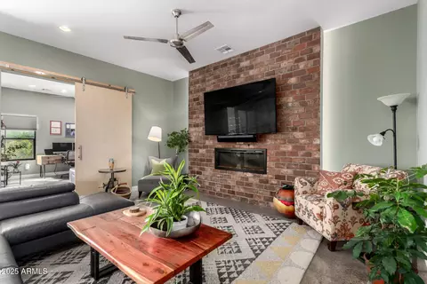 Living - 6840 N 13th Pl, Phoenix, AZ 85014 photo 2 of 2