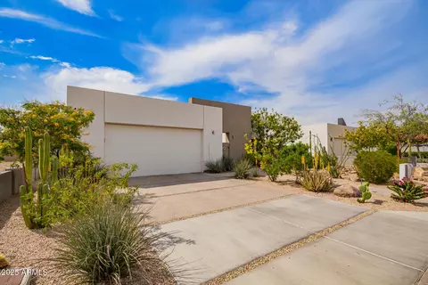 Exterior - 6840 N 13th Pl, Phoenix, AZ 85014 photo 1 of 10