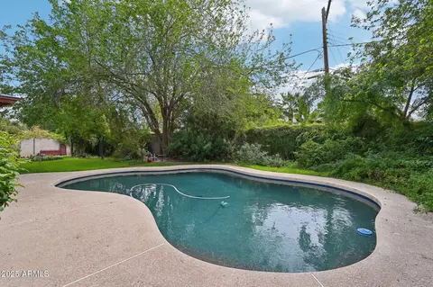 325 E Broadmor Dr, Tempe, AZ 85282 photo 4