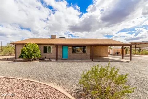 2319 W Rough Rider Rd, New River, AZ 85087