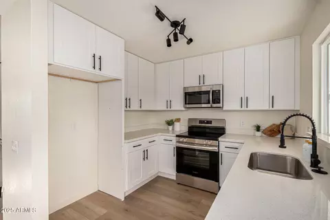2009 E Paradise Ln, Phoenix, AZ 85022 photo 12