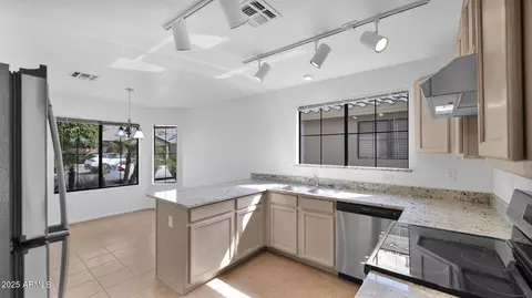3305 E Hononegh Dr, Phoenix, AZ 85050 photo 7