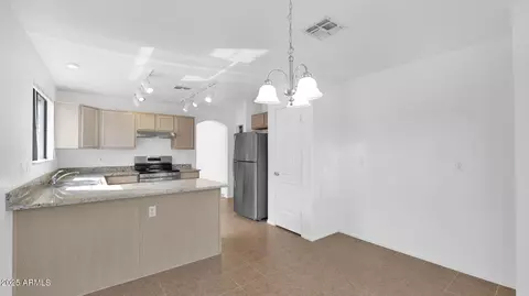 3305 E Hononegh Dr, Phoenix, AZ 85050 photo 8