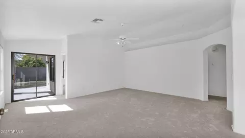 3305 E Hononegh Dr, Phoenix, AZ 85050 photo 4